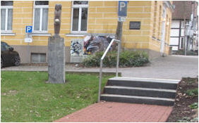 kichplatz-skulptur-waechterin-startbild